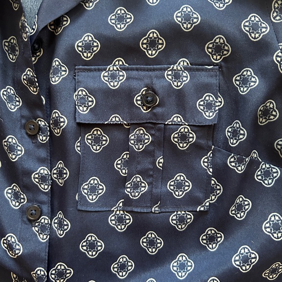 GAP Button Down Shirt - Picture 5 of 5